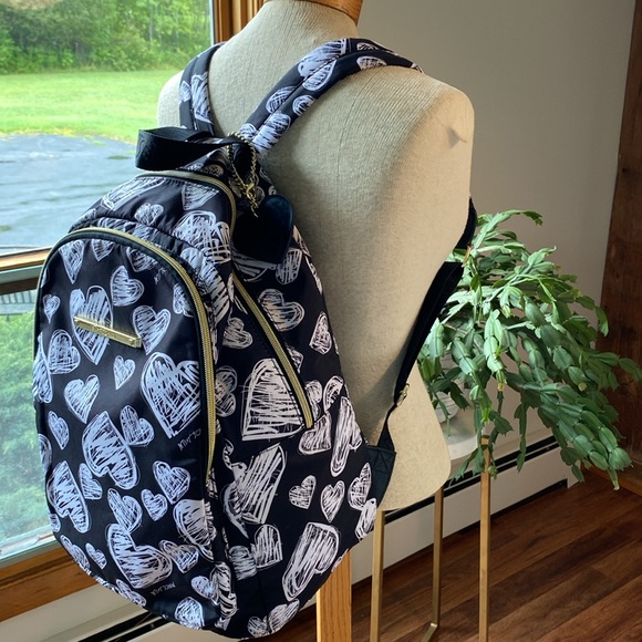 Betsy Johnson black and white heart back pack with matching zipper pouch - Picture 9 of 16